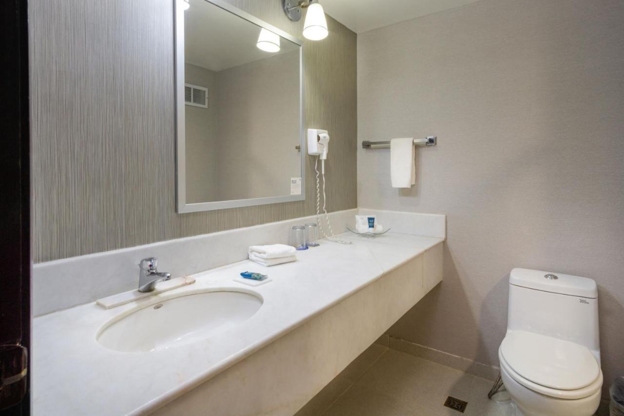 Four Points By Sheraton Сальтильо Экстерьер фото