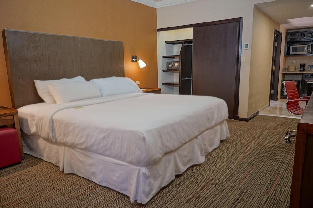 Four Points By Sheraton Сальтильо Экстерьер фото