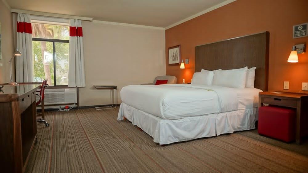 Four Points By Sheraton Сальтильо Экстерьер фото