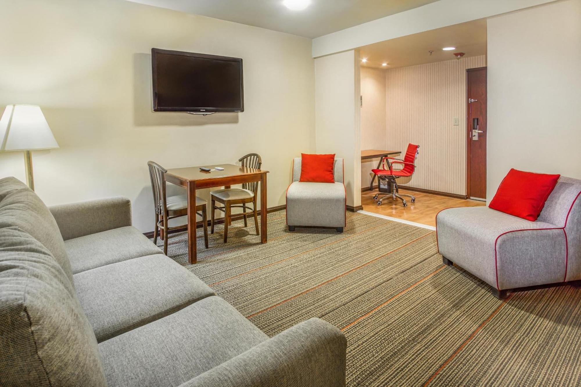 Four Points By Sheraton Сальтильо Экстерьер фото